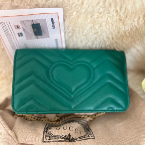 Gucci GG Marmont Matelasse Super Mini Bag in Emerald Green. *EUC - Picture 3 of 16